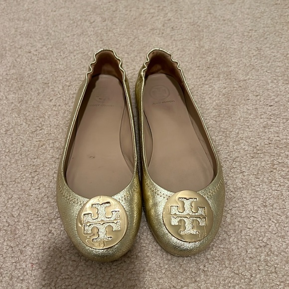 Tory Burch Shoes - Size 7 EUC Tory Burch gold ballet flats. Elastic back, gold buckle detail.